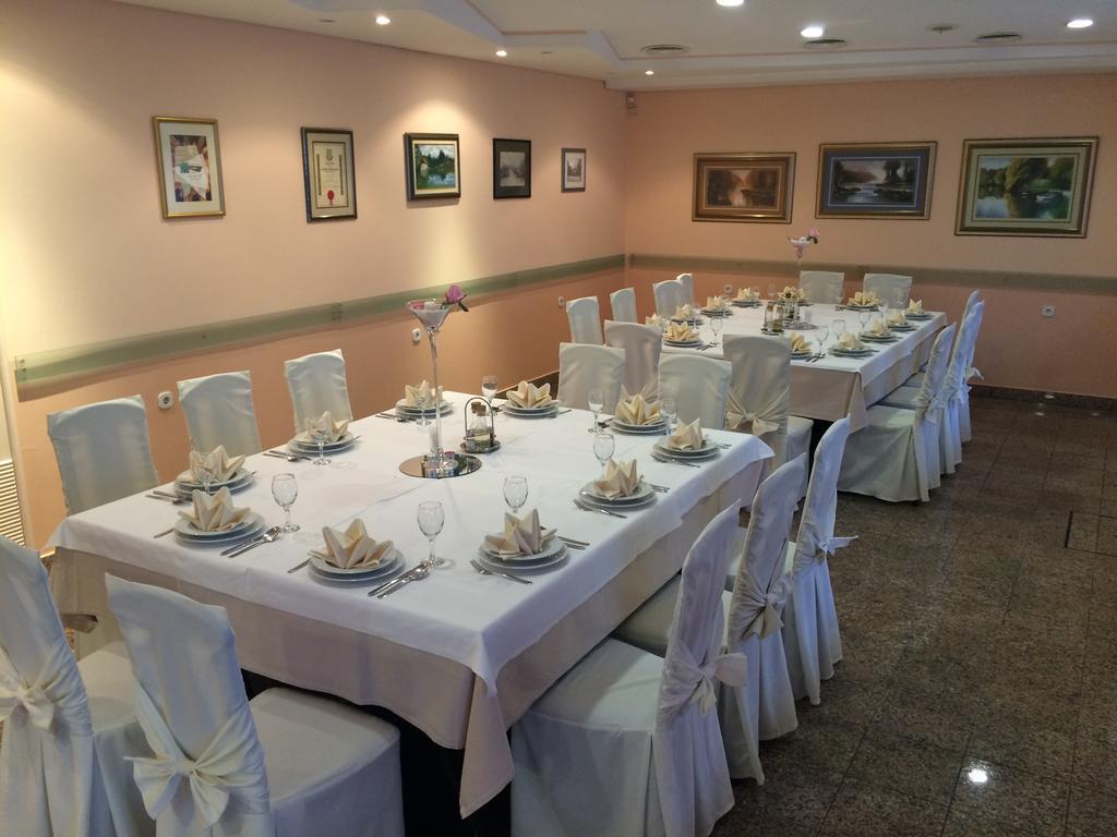 Bed&Breakfast Restaurant DP Donji Zvecaj Extérieur photo