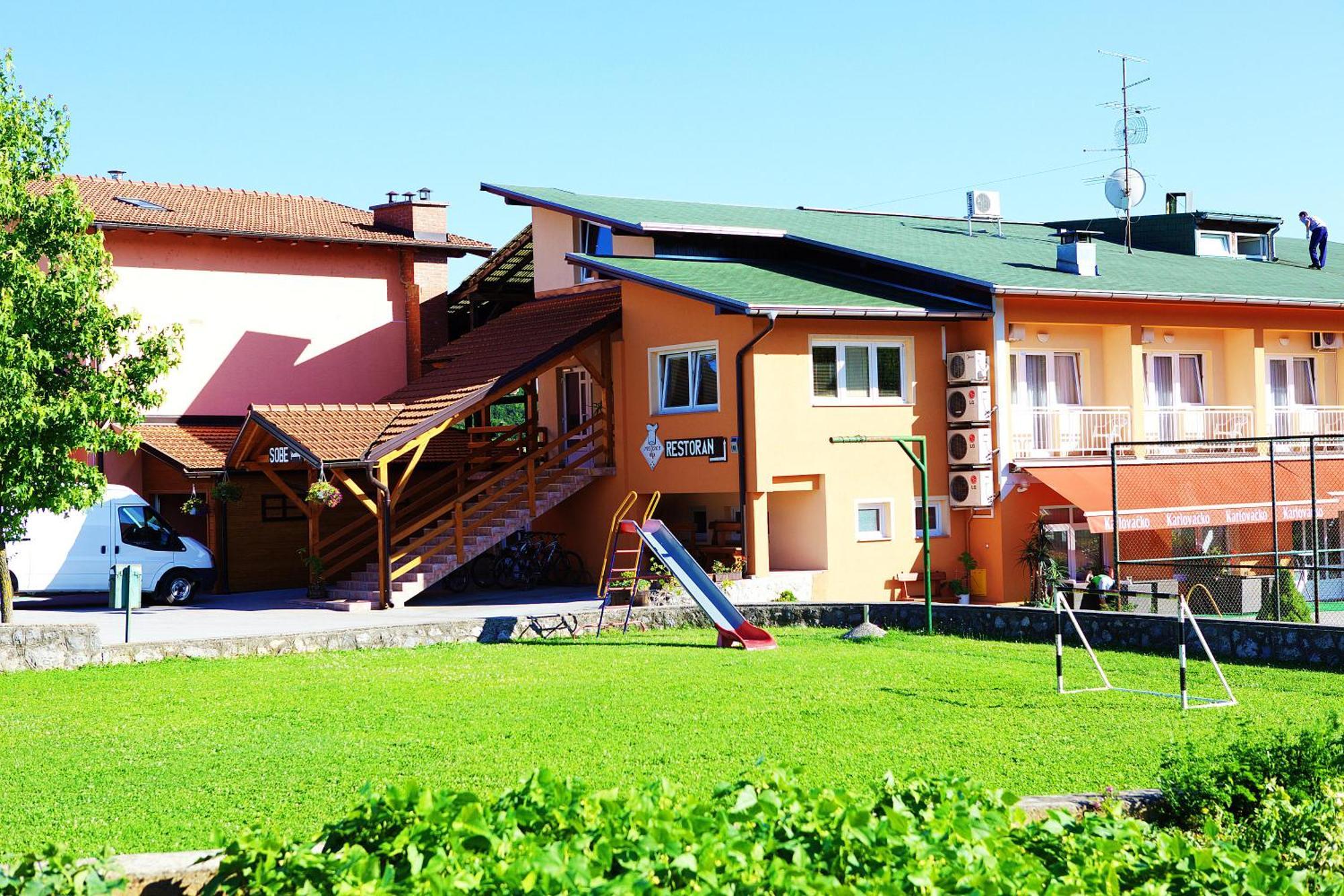 Bed&Breakfast Restaurant DP Donji Zvecaj Extérieur photo