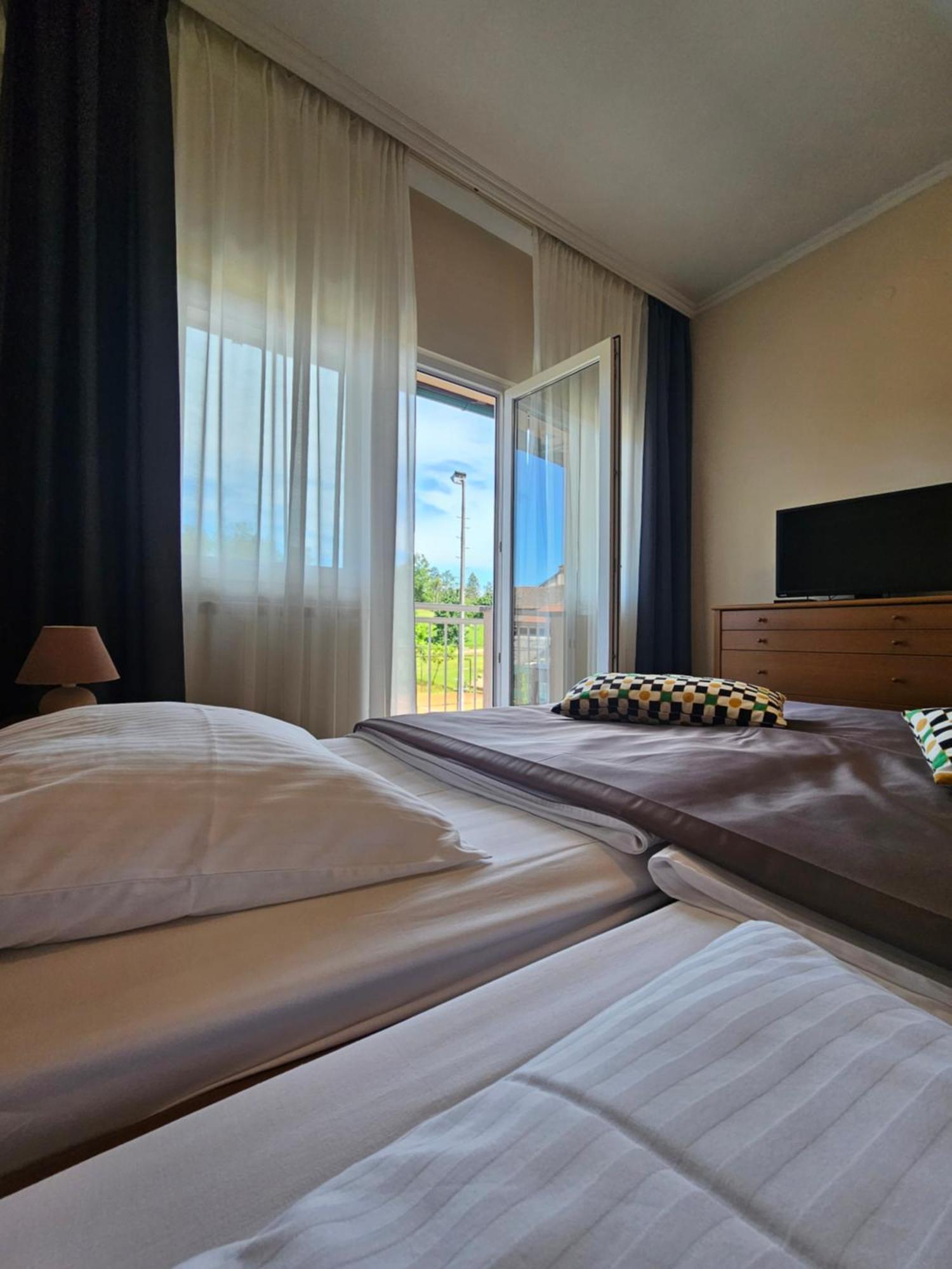 Bed&Breakfast Restaurant DP Donji Zvecaj Extérieur photo